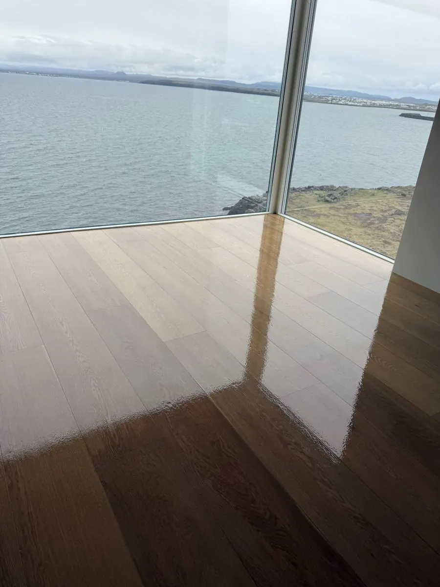 New oak parquet in a detached house · Oak · Planks
